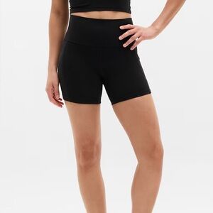 Salutation Stash High Rise 5” Short Athleta
